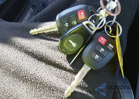 2015 Toyota Corolla S Plus z USA, uszkodzony, nr VIN 2T1BURHEXFC267629